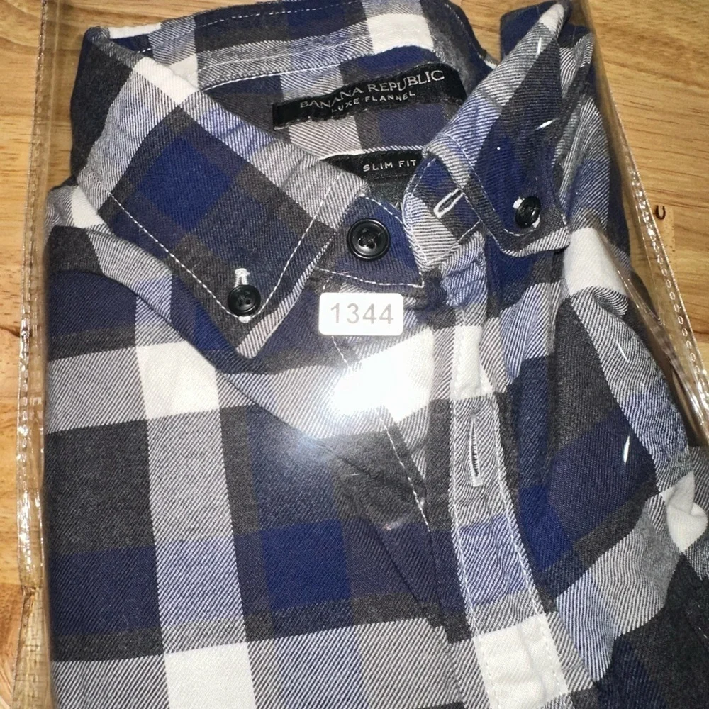 Banana Republic Blue and White Casual Button Down Shirt